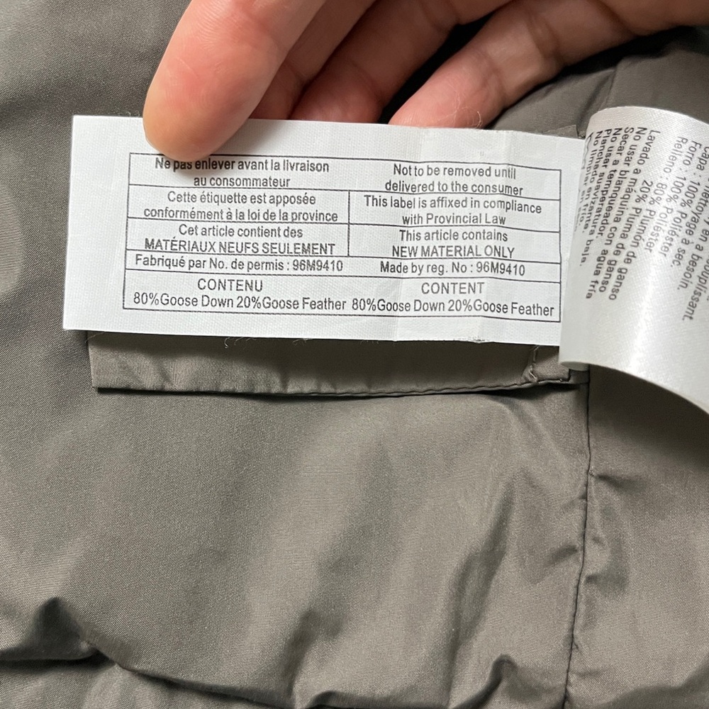 James Perse Yosemite Down Puffer Jacket size 1
EUC beautiful taupe color - Picture 8 of 10